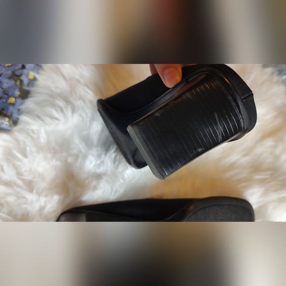 Mootsies Tootsies Freddi Black Banded Chunk Heel, Size 8, Black - Picture 14 of 15